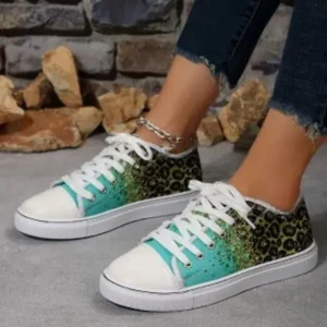 Cupcarrom Fashion Casual Plus Size Star Round Toe Lace-Up Sneakers