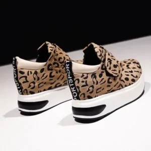 Cupcarrom Women Fashion Wedge Leopard Leopard Sneakers